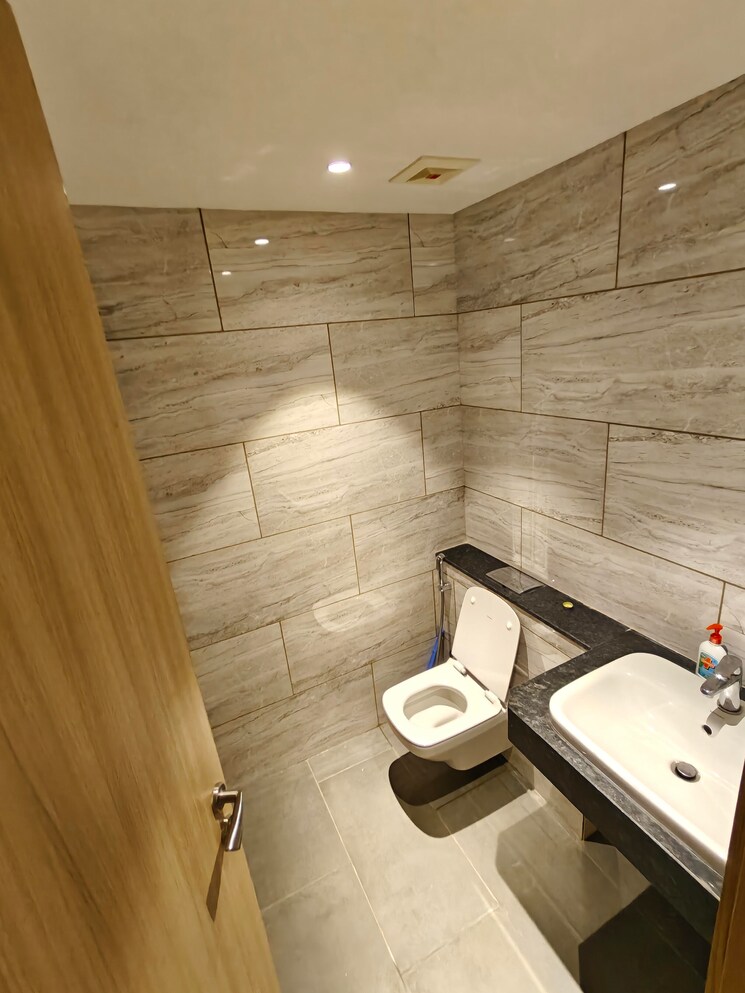 Bathroom, rustomjee-crown 4 Bedroom 2289 Sq.Ft. Apartment In Prabhadevi Mumbai 9552011
