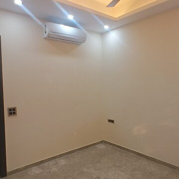 Room in 2 BHK Builder Floor at Lajpat Nagar – for Rent