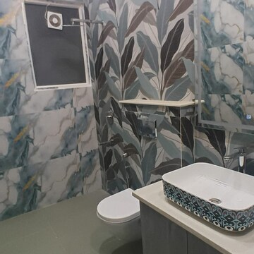 Team Area in 2 BHK Builder Floor at Lajpat Nagar – for Rent