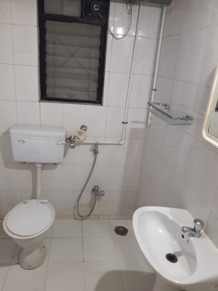 Attached Bathroom, kothrud 3 Bedroom 1550 Sq.Ft. Apartment In Kothrud Pune 9552040
