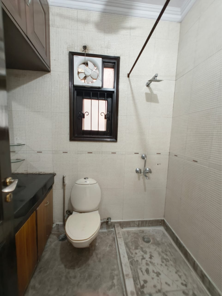 Bathroom, lajpat nagar 2 Bedroom 900 Sq.Ft. Independent House In Lajpat Nagar Delhi 9552072