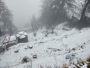 Master Bedroom in 6+ BHK Villa at Old Manali – for Sale