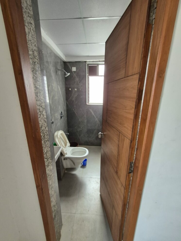 Attached Bathroom, chandkheda 2 Bedroom 1350 Sq.Ft. Apartment In Chandkheda Ahmedabad 9552096