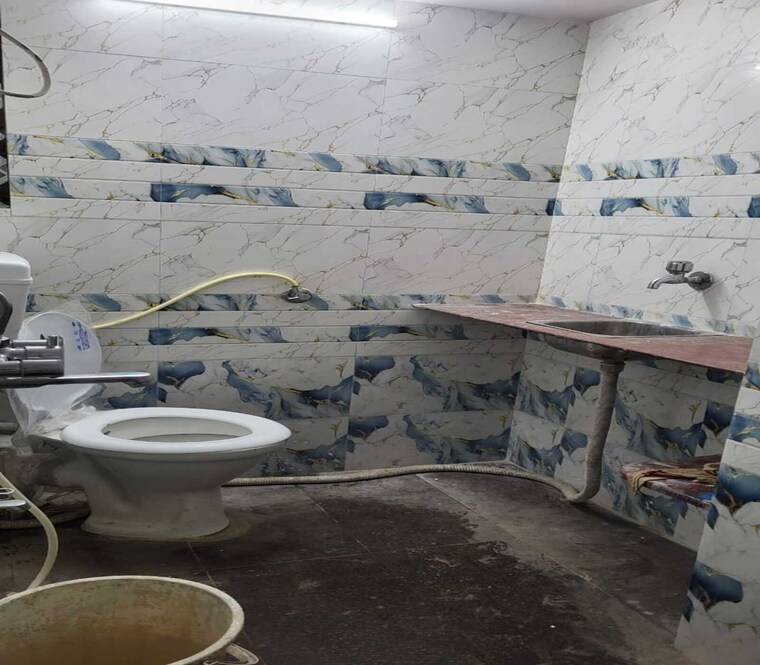 Bathroom, matunga east 1 Bedroom 500 Sq.Ft. Apartment In Matunga East Mumbai 9552085