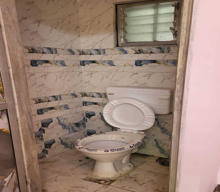 Bathroom, matunga east 1 Bedroom 500 Sq.Ft. Apartment In Matunga East Mumbai 9552085