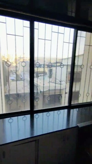 Room in 2 BHK Apartment at Millennium Tower, Kandivali East – for Rent