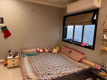 Bedroom in 3 BHK Apartment at Matunga East – for Rent