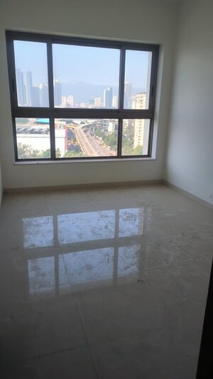 Room in 2 BHK Apartment at Kalpataru Paramount, Kapur Bawdi – for Sale
