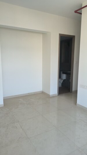 Room in 2 BHK Apartment at Kalpataru Paramount, Kapur Bawdi – for Sale