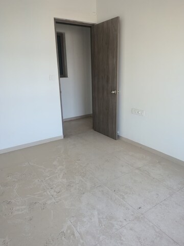 Room in 2 BHK Apartment at Kalpataru Paramount, Kapur Bawdi – for Sale