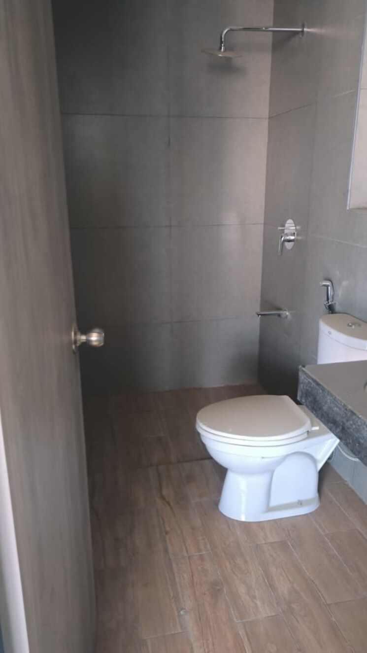 Bathroom, kalpataru-paramount 2 Bedroom 711 Sq.Ft. Apartment In Kapur Bawdi Thane 9552196