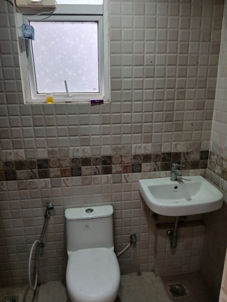 Bathroom, signature-global-park-4-and-5 3 Bedroom 1210 Sq.Ft. Builder Floor In Sohna Sector 36 Gurgaon 9552213