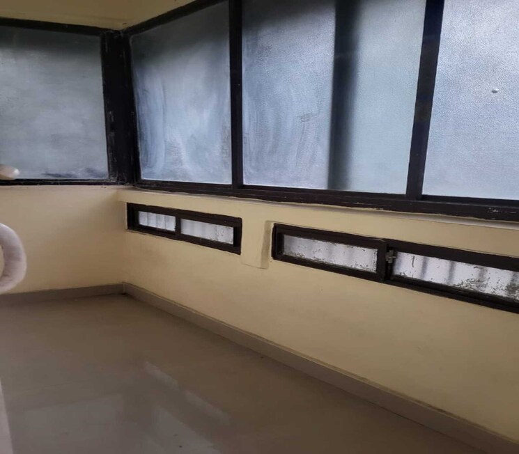 Room, dadar east 1 Bedroom 500 Sq.Ft. Apartment In Dadar East Mumbai 9552212