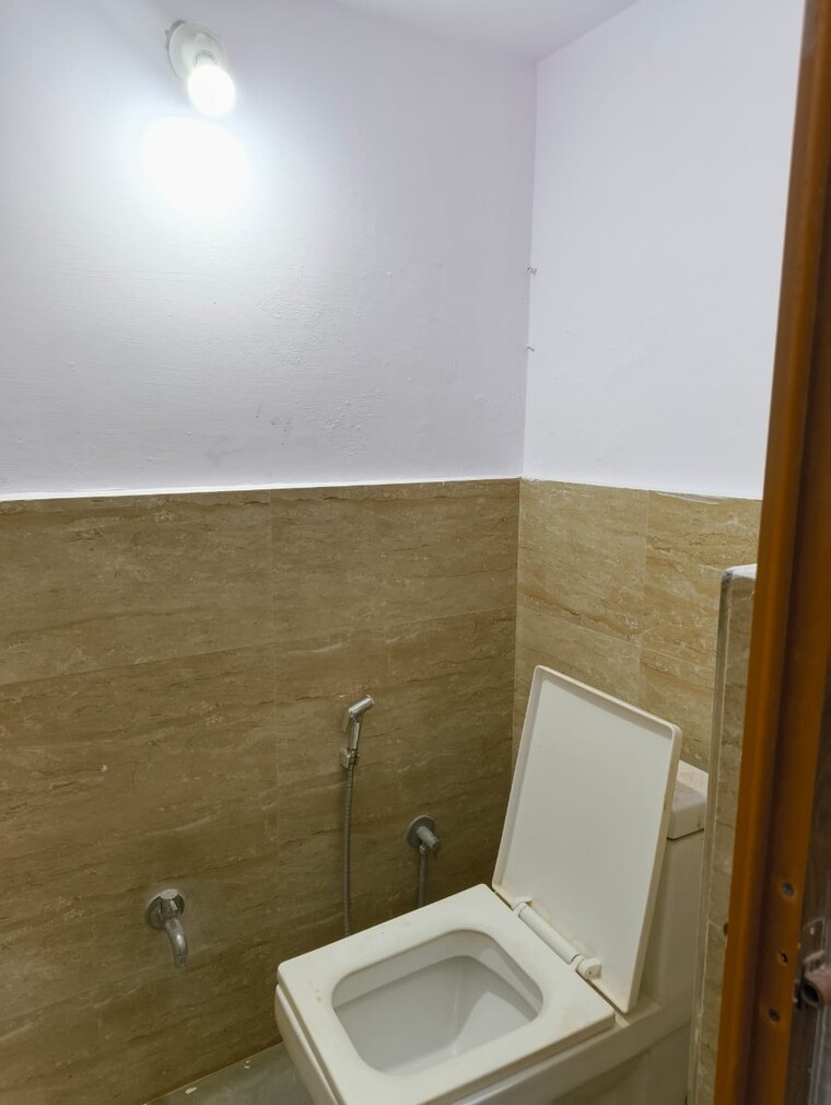 Attached Bathroom, mohan garden 1 Bedroom 25 Sq.Yd. Independent House In Mohan Garden Delhi 9036820