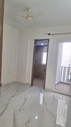 Building Lobby in 2.5 BHK Builder Floor at Smart World Gems, Sector 89 – for Sale