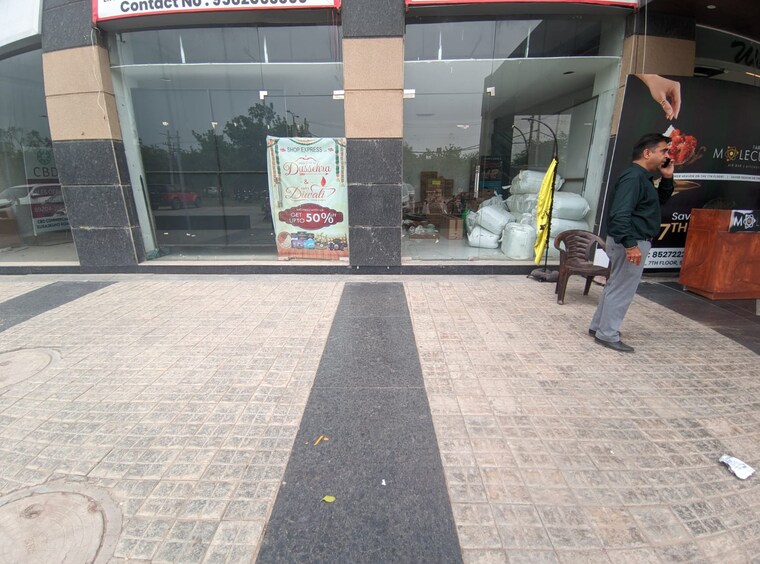 Entrance, charmwood village Commercial Office Space 400 Sq.Ft. In Charmwood Village Faridabad 9552350