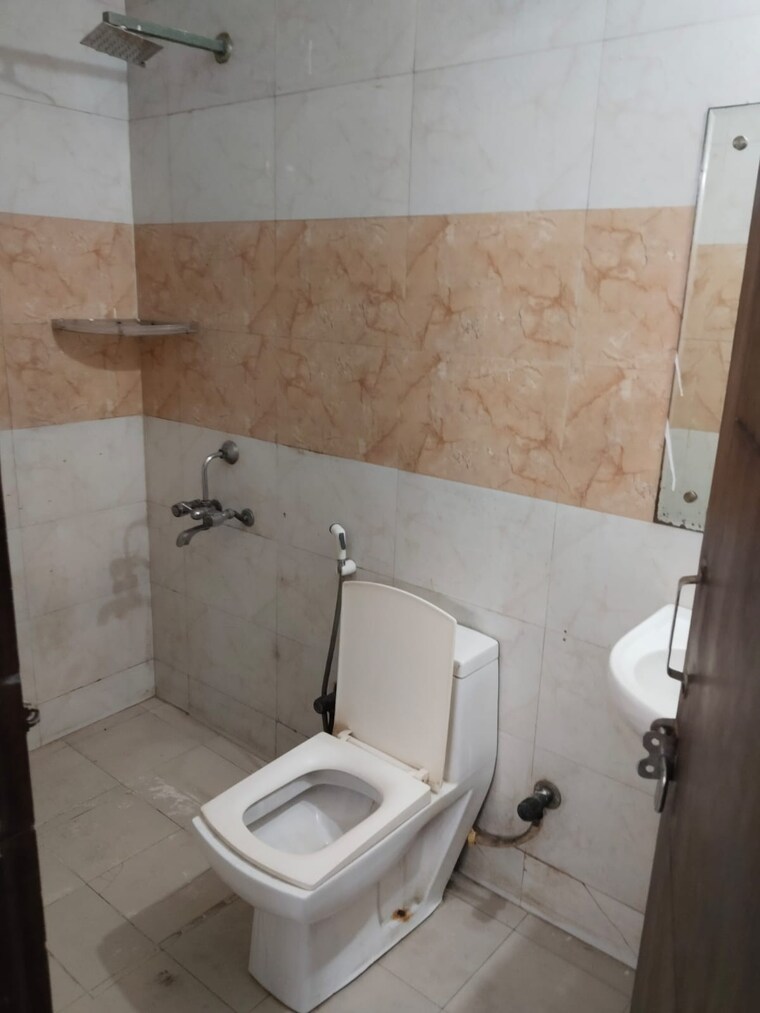 Bathroom, saket 1 Bedroom 450 Sq.Ft. Builder Floor In Saket Delhi 9552353