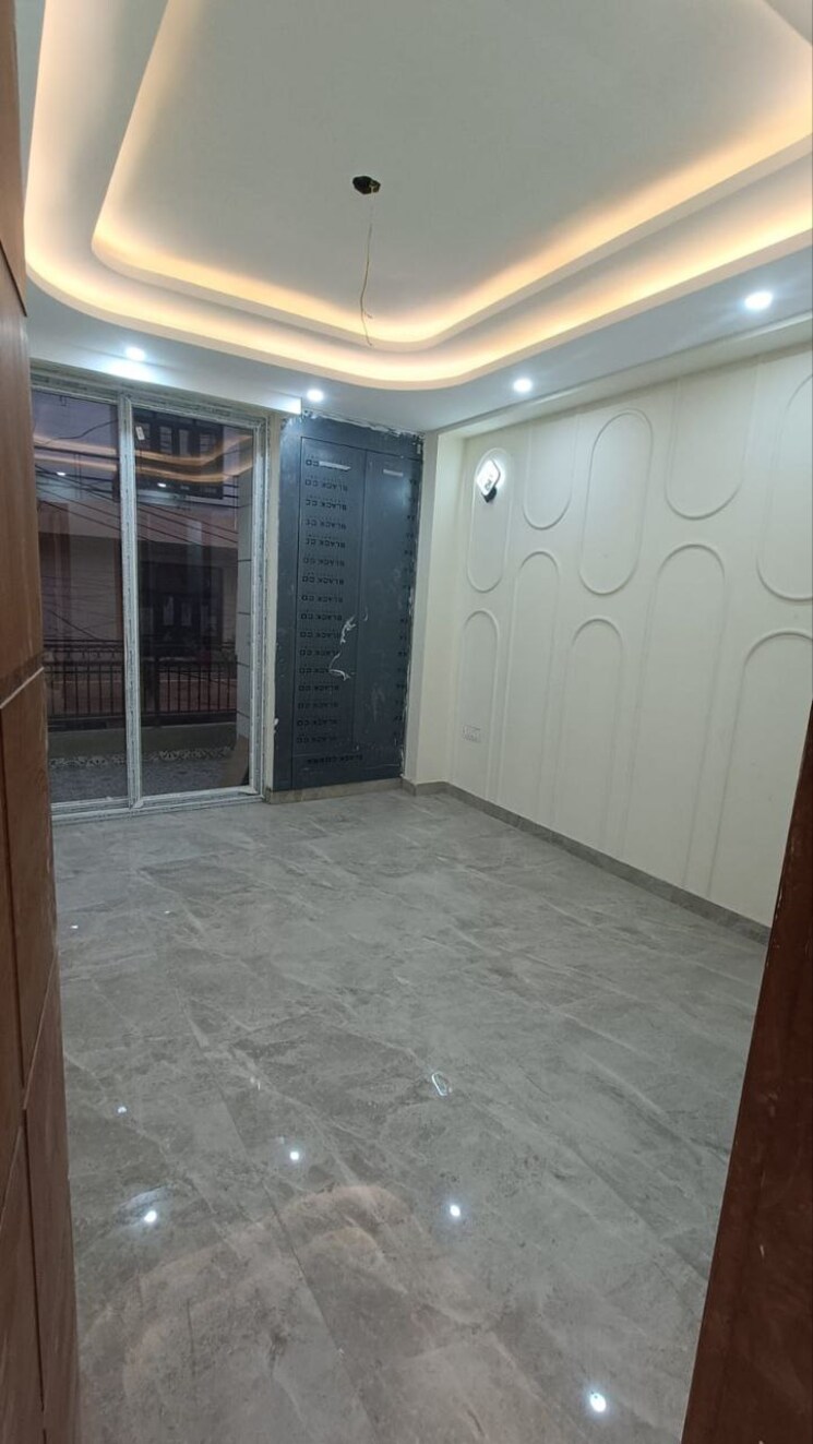 Room, sainik colony 3 Bedroom 1377 Sq.Ft. Builder Floor In Sainik Colony Faridabad 9552347