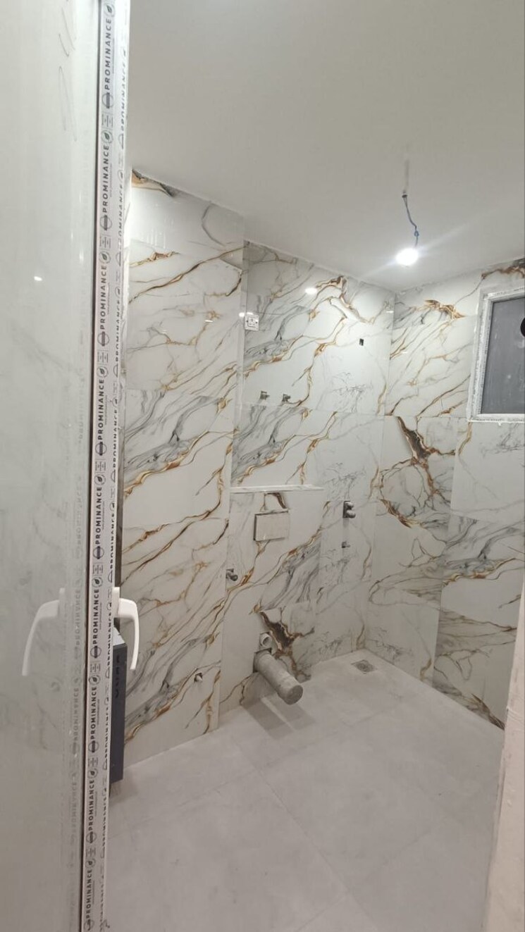 Bathroom, sainik colony 3 Bedroom 1377 Sq.Ft. Builder Floor In Sainik Colony Faridabad 9552347
