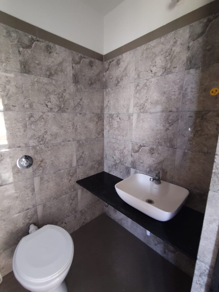 Bathroom, pandit-javdekar-red-earth 2 Bedroom 923 Sq.Ft. Apartment In Pirangut Pune 9552363