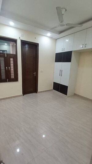 Room in 3 BHK Builder Floor at Sainik Colony – for Sale