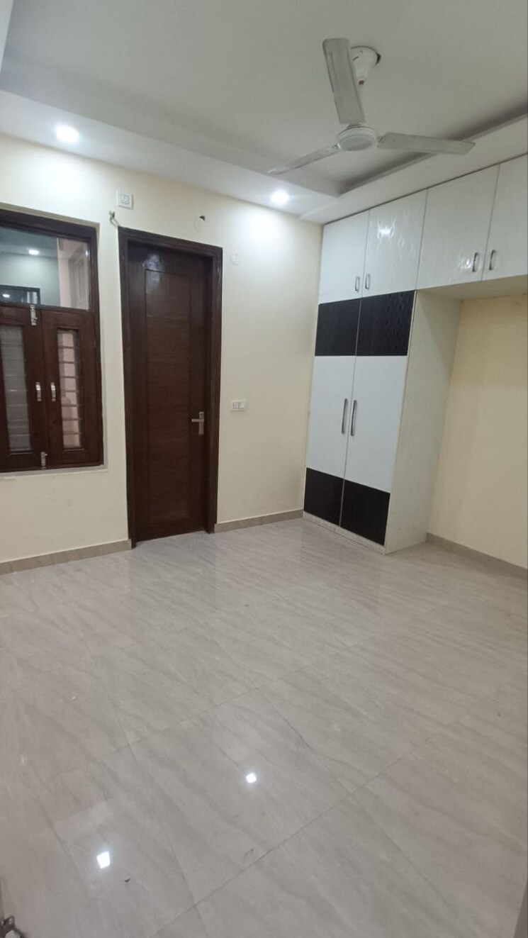 Room, sainik colony 3 Bedroom 1377 Sq.Ft. Builder Floor In Sainik Colony Faridabad 9552376