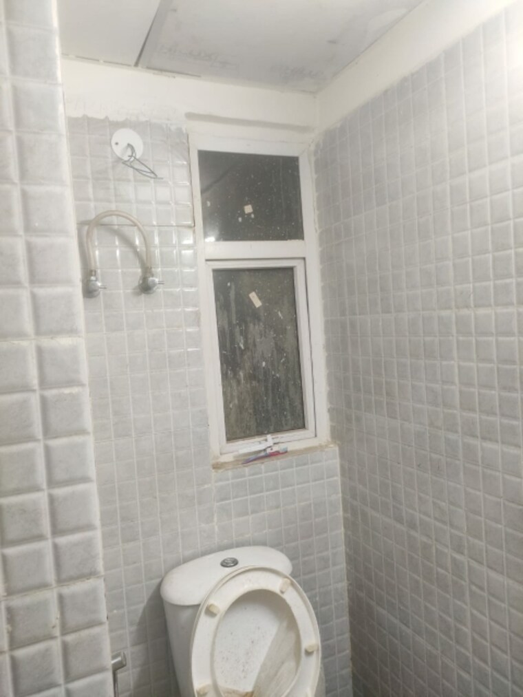 Bathroom, amrapali-centurian-park 2 Bedroom 890 Sq.Ft. Apartment In Tech Zone 4 Greater Noida Greater Noida 9552395