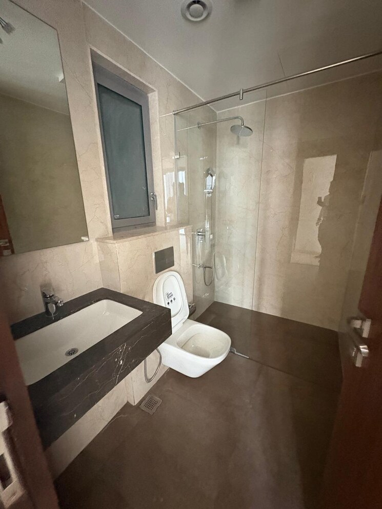 Bathroom, sterling-seaface 3 Bedroom 1600 Sq.Ft. Apartment In Worli Mumbai 9552411