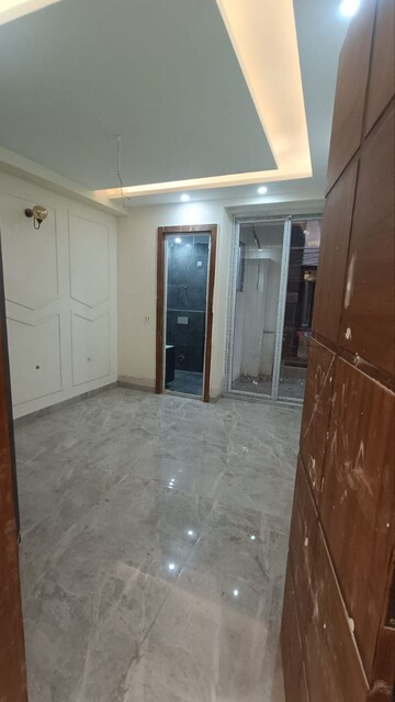 Room in 3 BHK Builder Floor at Sainik Colony – for Sale