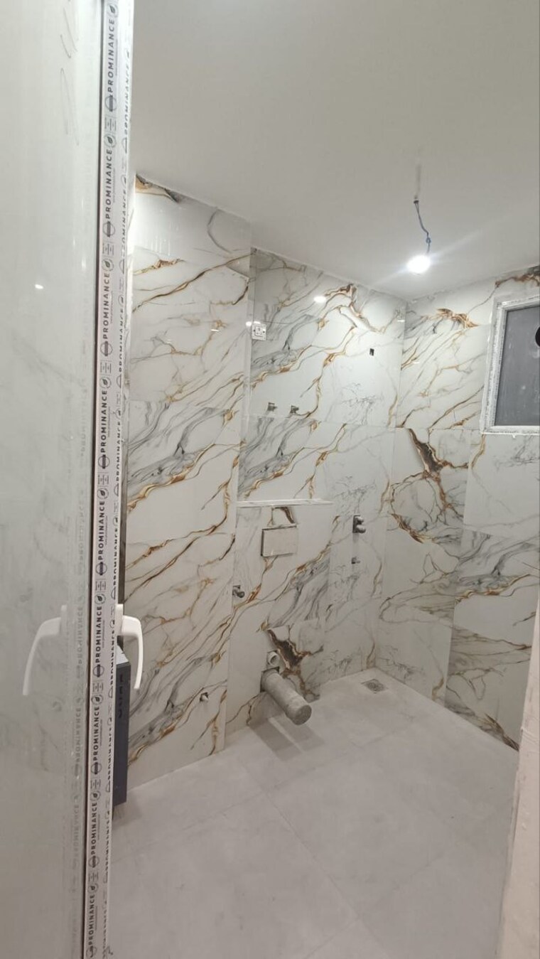 Bathroom, sainik colony 3 Bedroom 1377 Sq.Ft. Builder Floor In Sainik Colony Faridabad 9552409