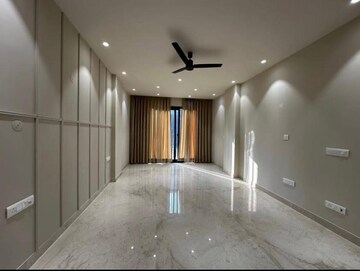 Building Lobby in 4 BHK Builder Floor at Sushant Lok 3, Sector 57 – for Sale