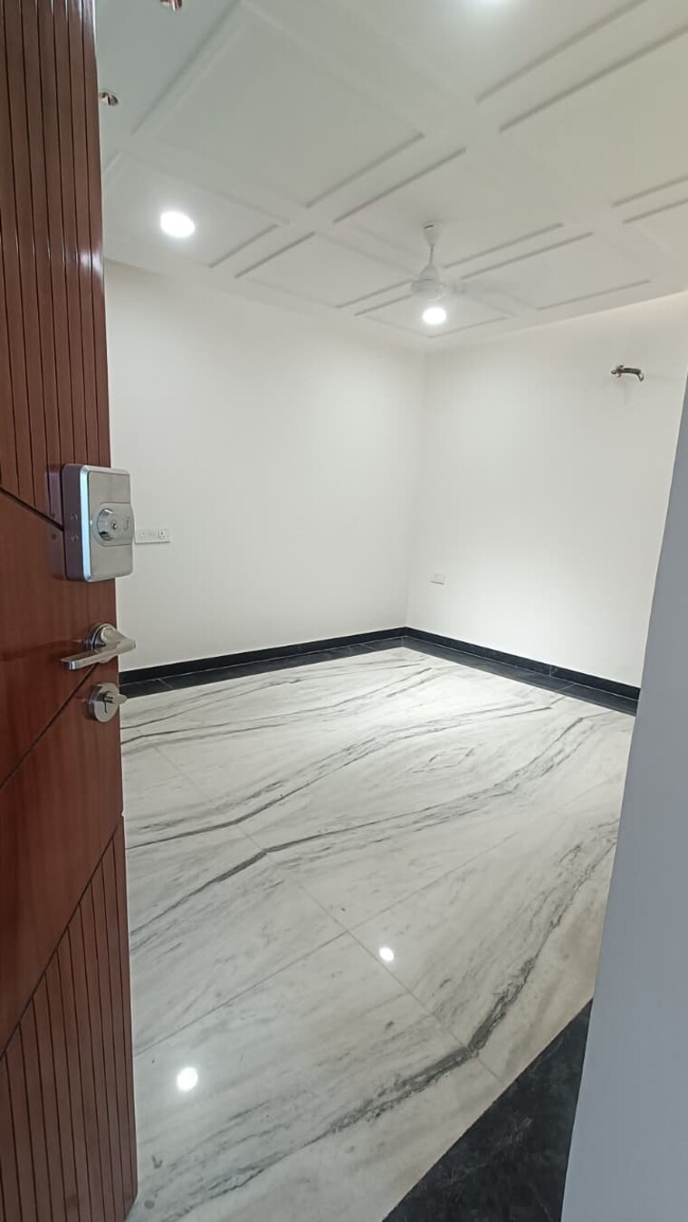 Bathroom, sector 17 dwarka 3 Bedroom 1350 Sq.Ft. Builder Floor In Sector 17 Dwarka Delhi 9552445