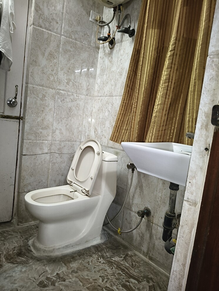 Bathroom, ip extension 3 Bedroom 1300 Sq.Ft. Apartment In Ip Extension Delhi 9552467