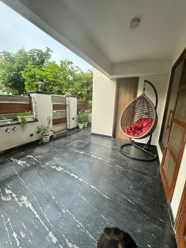  Parking, puri-vip-floors 4 Bedroom 300 Sq.Yd. Builder Floor In Sector 81 Faridabad 9552535