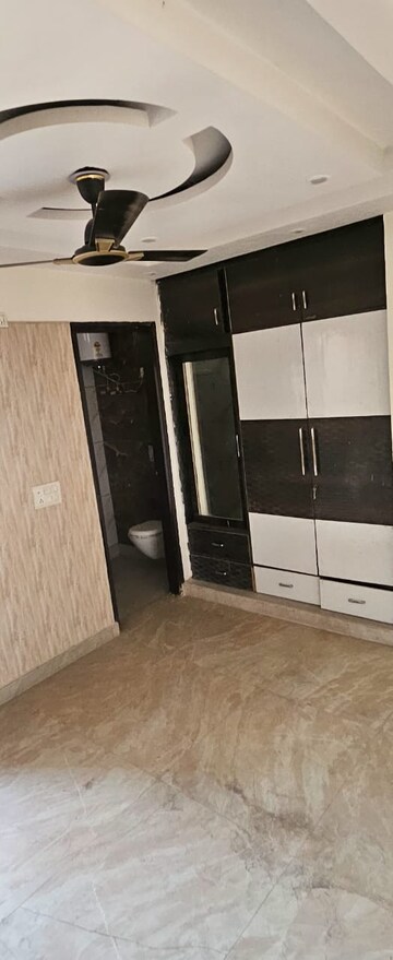 Furnished Amenities in 2 BHK Builder Floor at Meenakshi Garden – for Rent