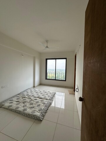 Room in 3 BHK Apartment at Sp Ring Road – for Rent