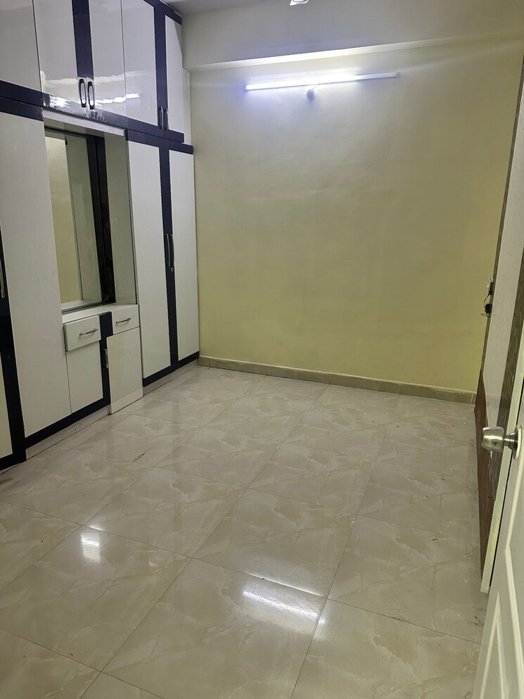 Room, sanath nagar 3 Bedroom 1169 Sq.Ft. Apartment In Sanath Nagar Hyderabad 9552505