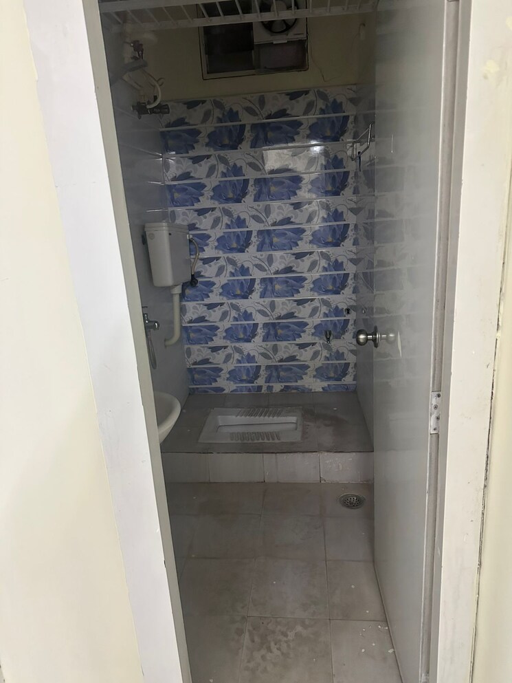 Bathroom, sanath nagar 3 Bedroom 1169 Sq.Ft. Apartment In Sanath Nagar Hyderabad 9552505