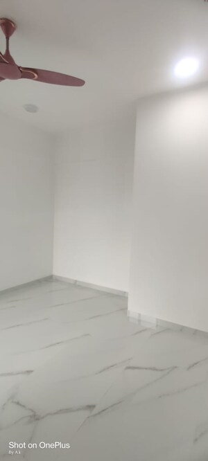 Room in 2 BHK Apartment at Nahar Amaryllis Towers and Plaza, Chandivali – for Rent