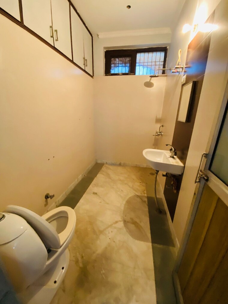 Bathroom, palam-vihar-residents-association 1 RK 1400 Sq.Ft. Builder Floor In Palam Vihar Gurgaon 9552548