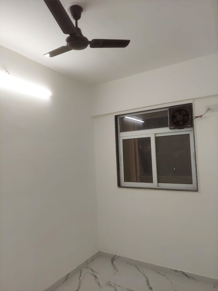 Room, charai Commercial Office Space 500 Sq.Ft. In Charai Thane 9552575