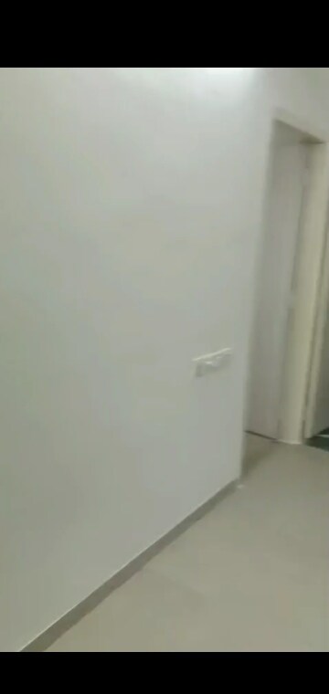 Room in 2 BHK Apartment at Savvy Solaris, Motera – for Rent