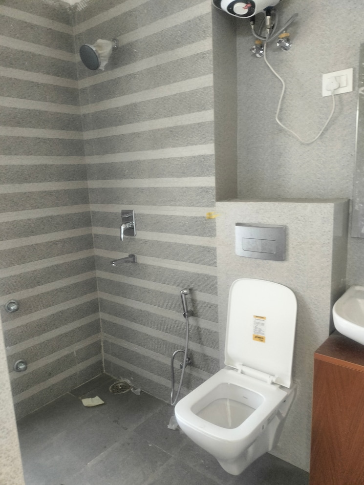 Bathroom, pareena-micasa 3 Bedroom 1999 Sq.Ft. Apartment In Sector 68 Gurgaon 9552592