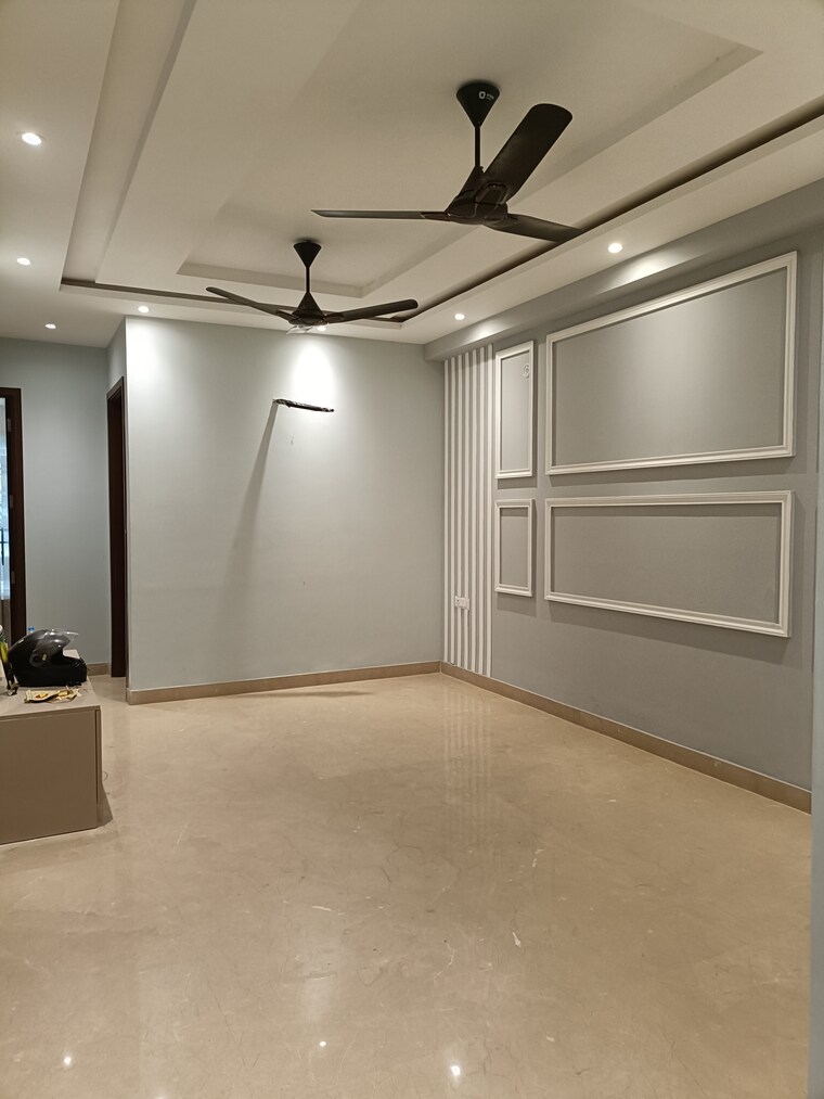 Room, vivek vihar phase 1 3 Bedroom 1800 Sq.Ft. Builder Floor In Vivek Vihar Phase 1 Delhi 9552586