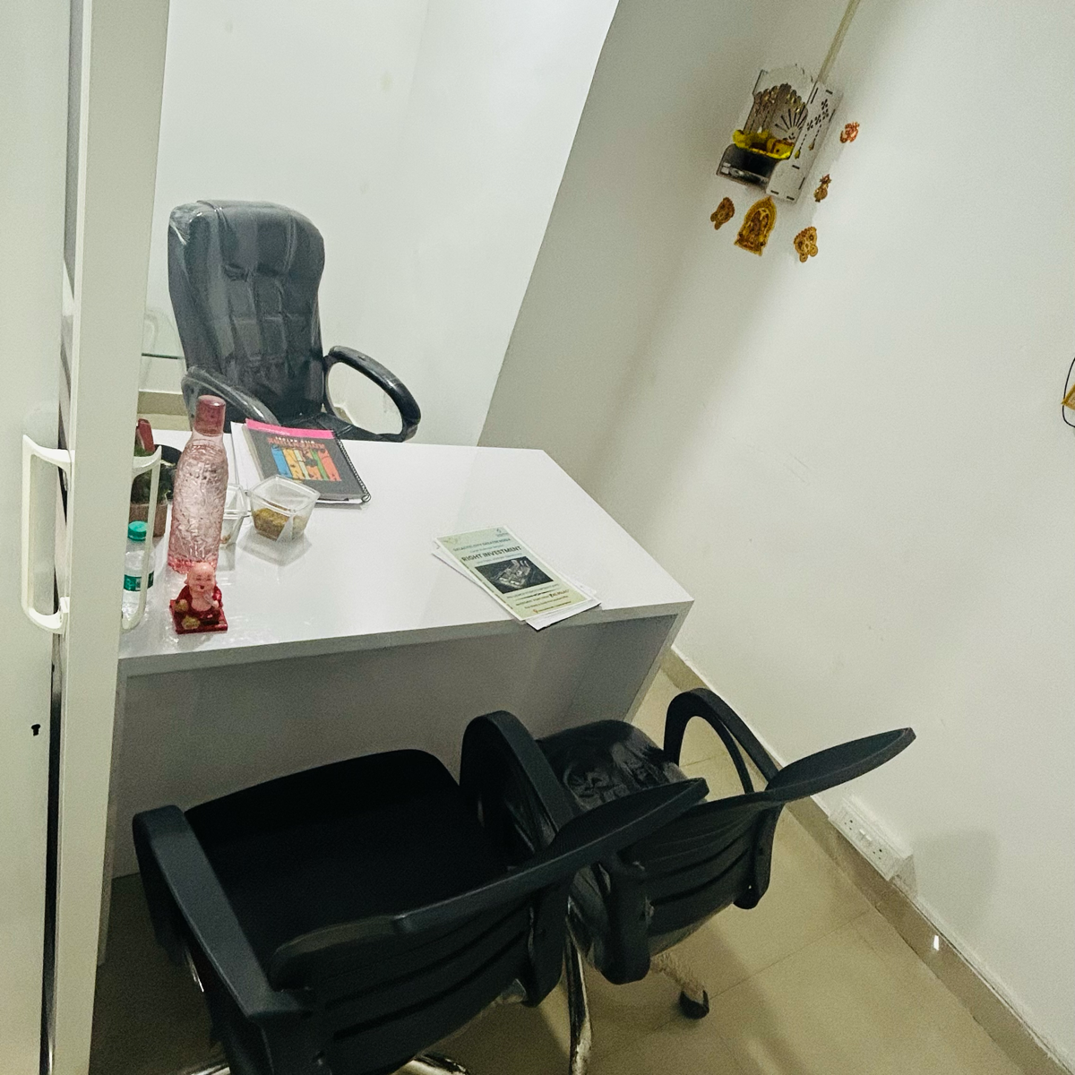 Office Space For Rent in Gaur City Mall