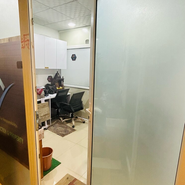 Team Area, gaur-city-mall Commercial Office Space 300 Sq.Ft. In Sector 4 Greater Noida Greater Noida 9552683