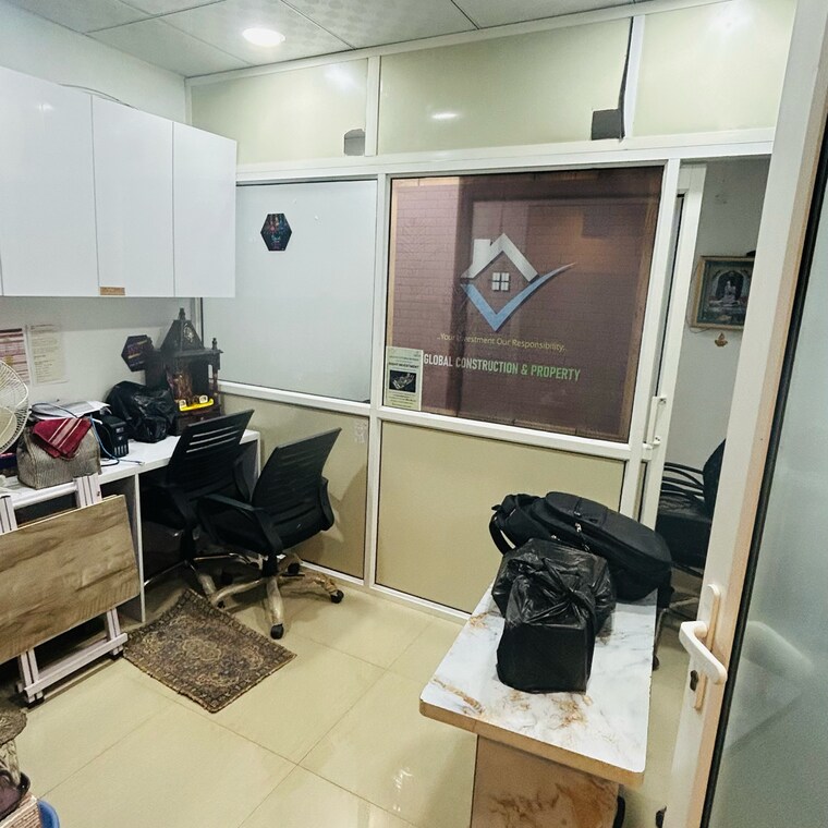 Team Area, gaur-city-mall Commercial Office Space 300 Sq.Ft. In Sector 4 Greater Noida Greater Noida 9552683