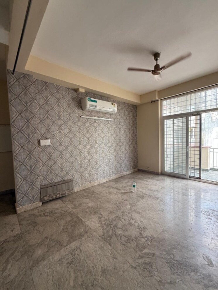 Room, ss-almeria 3.5 Bedroom 2000 Sq.Ft. Apartment In Sector 84 Gurgaon 9552678