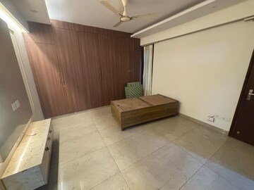 Room in 4 BHK Builder Floor at Ansal Sushant Lok I, Sector 43 – for Rent