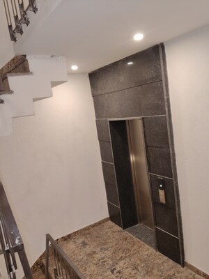 Staircase in 4 BHK Builder Floor at DLF City Phase IV, Dlf Phase iv – for Rent